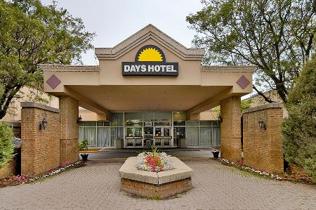Days Hotel & Conference Toronto Airport East 01.[1]